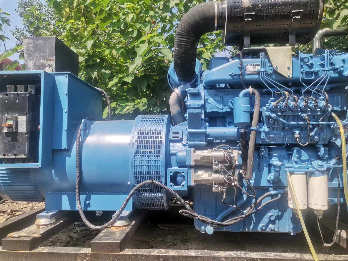 河口详细说明降低 800kW 柴油发电机输出电流波动的方法