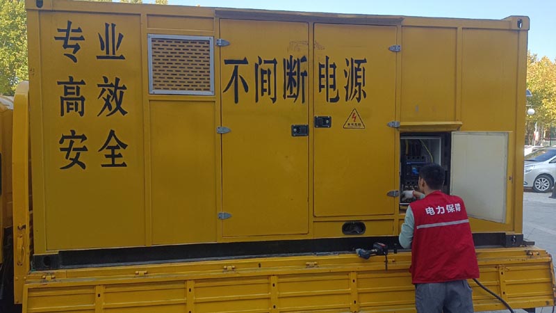 河口柴油发电机组和UPS电源配合使用时，如何避免切换过程中的电力中断？