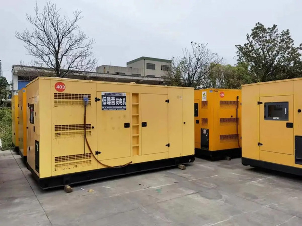 河口如何检查柴油发电机的空气滤清器是否需要更换？